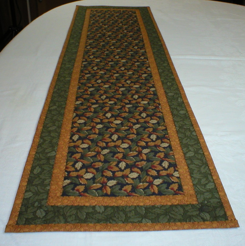 Classic Quilted Table Runner (Leaves) 453/4″ Long