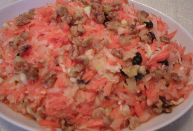 Kohlrabi Carrot Pineapple Salad